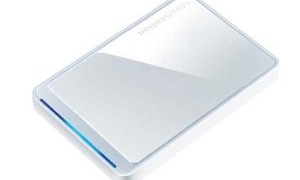 BUFFALO スリムボディ 500GB ポータブルHDD HD-PCT500U2-WH（ホワイト）